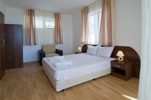 Aparthotel Lighthouse Sveti Vlas Buitenkant foto